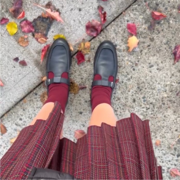 Everlane Shoes - Everlane The Leather T-Strap Flat Black size 10